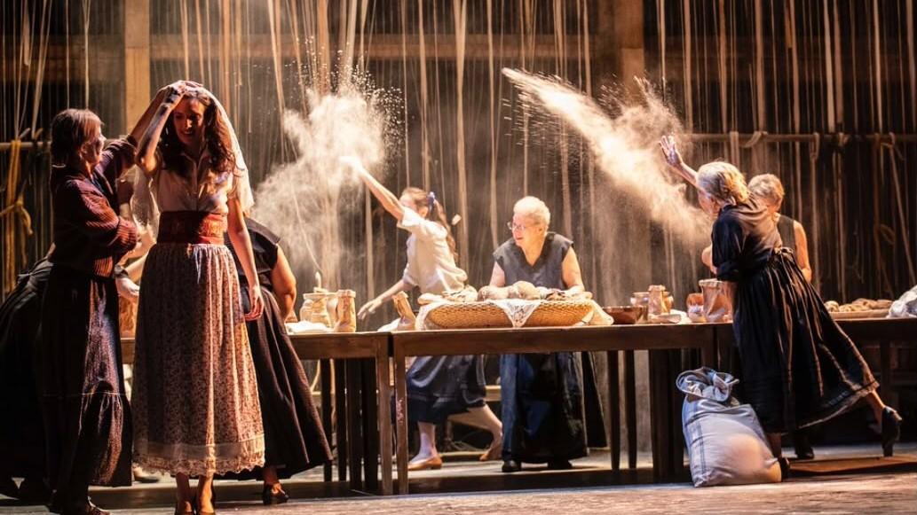 L’artigianato sardo al Festival di Aix-en-Provence: Bagella realizza i costumi di Accabadora