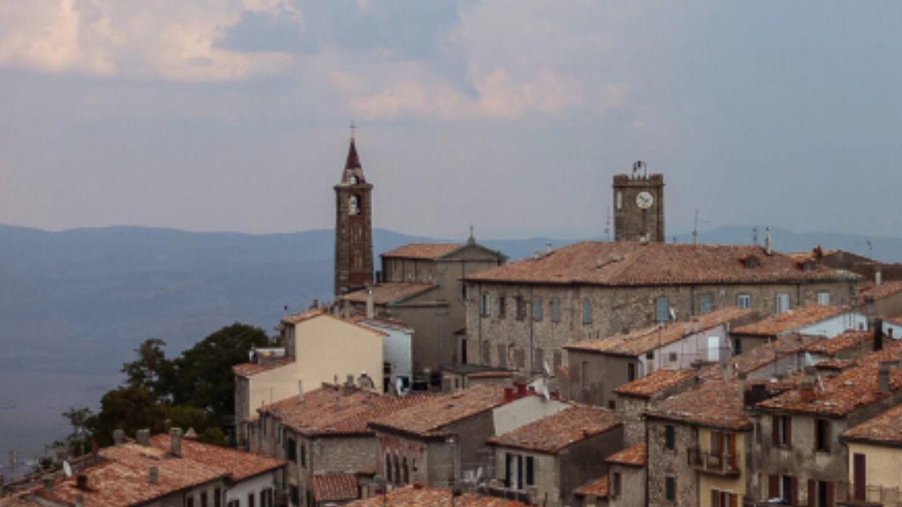 
	Una veduta di Castell'Azzara (foto Facebook / Comune di Castell'Azzara)

