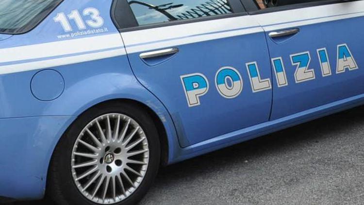 Lui è stanco e si rifiuta di avere un rapporto, lei chiama la polizia
