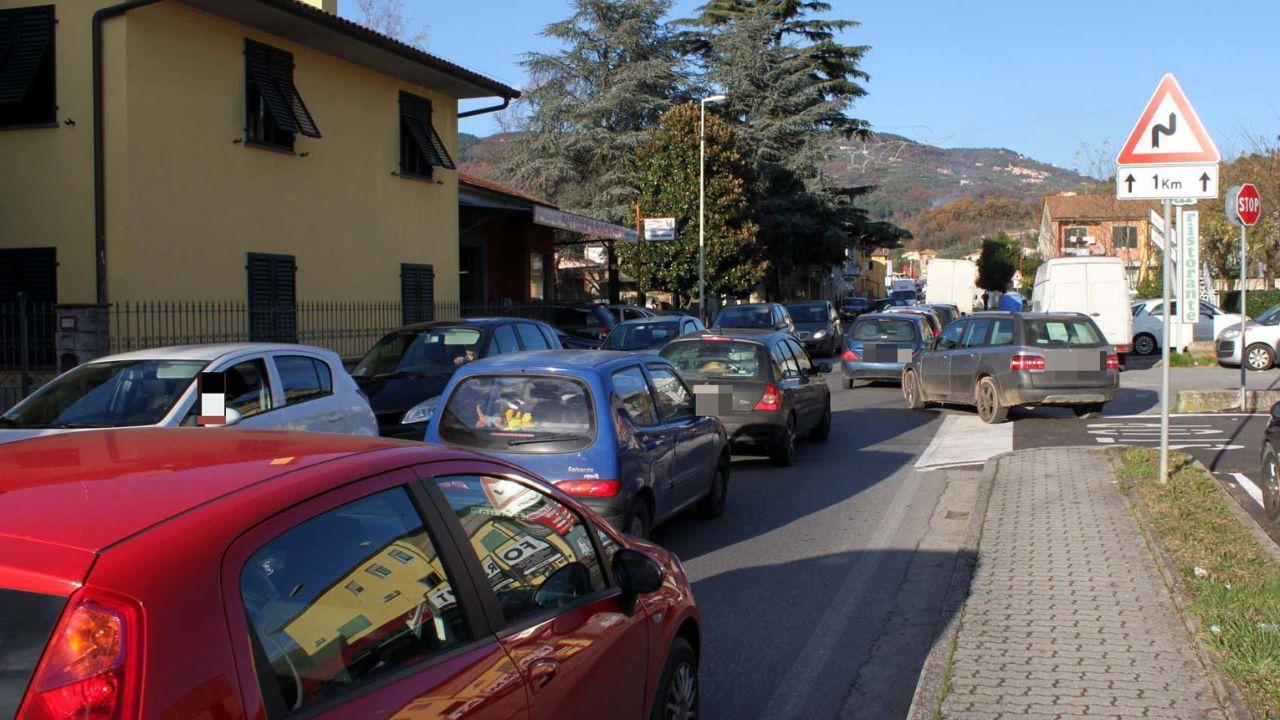 
	Una coda sulla via Lucchese tra Pieve e Serravale

