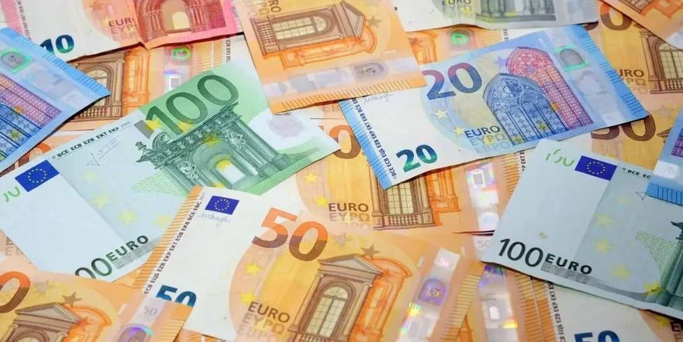 Lucca, investe 120mila euro in una polizza ma da 10 anni i risparmi sono bloccati