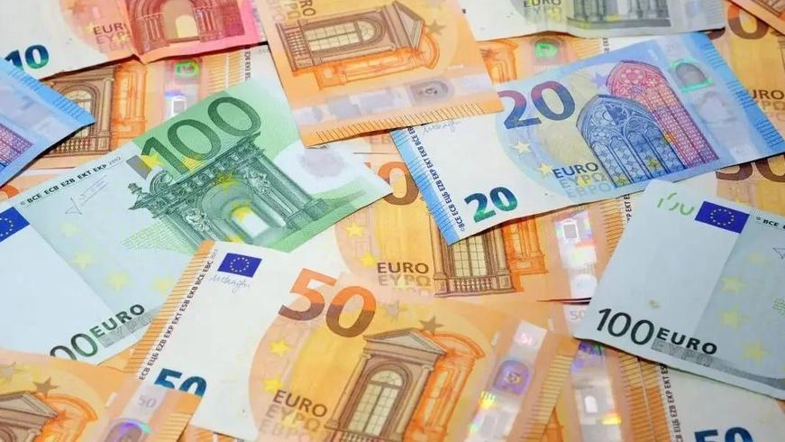 Lucca, investe 120mila euro in una polizza ma da 10 anni i risparmi sono bloccati