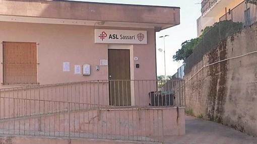 Manca il medico da mesi: la mobilitazione dei residenti. Il sindaco: «Presto la soluzione»
