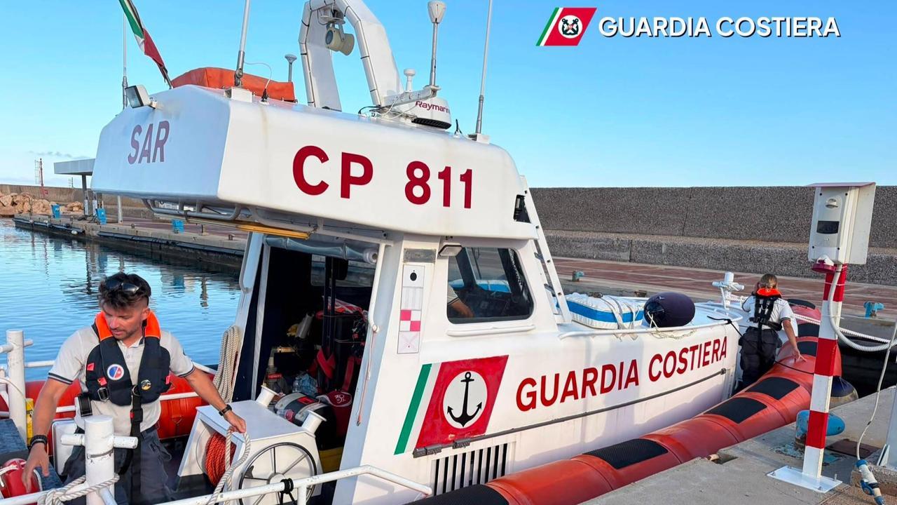 Emergenza in mare, un uomo colpito da un malore mentre è in barca: cosa è successo