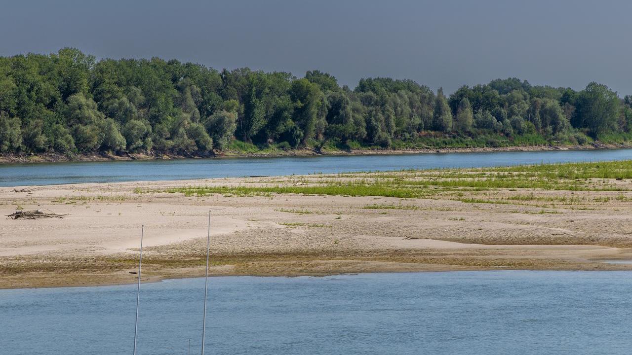 Nessun sollievo per il fiume Po dopo le piogge, sempre meno acqua: Ferrara in allerta