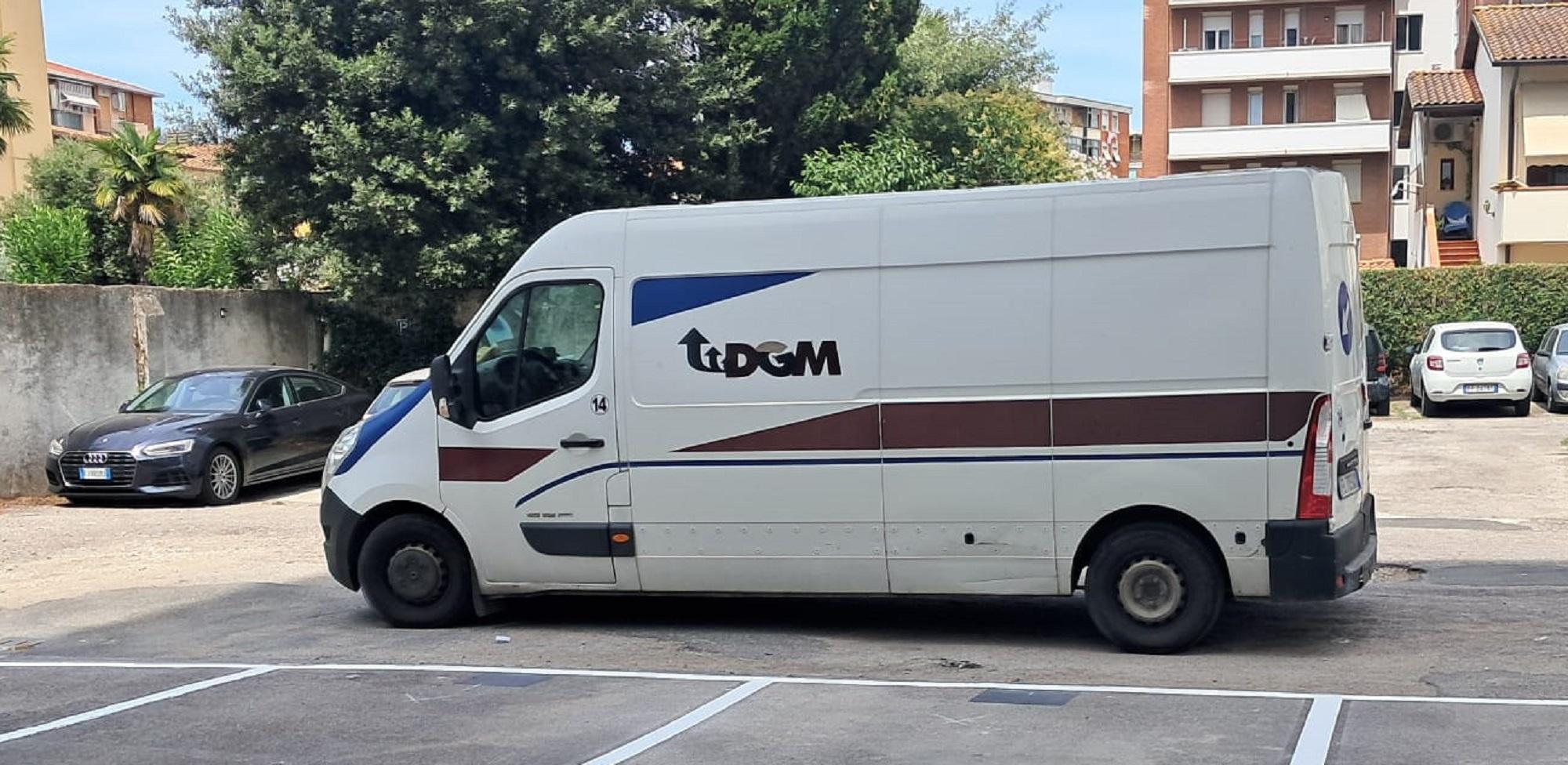 Il furgone dove è avvenuto il furto