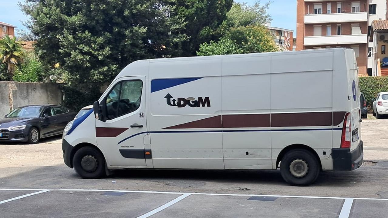 Il furgone dove è avvenuto il furto