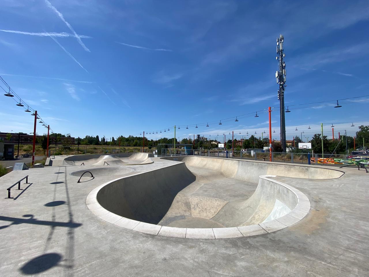 Rapina allo skate park di piazzale Europa: 30enne denunciato dopo la fuga