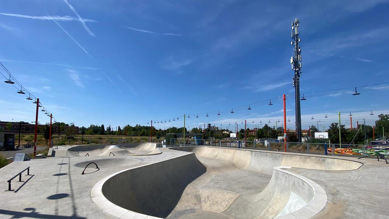 Rapina allo skate park di piazzale Europa: 30enne denunciato dopo la fuga