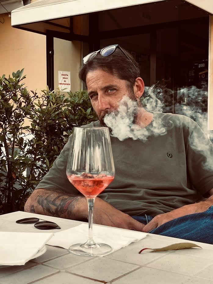 Livorno, il cantastorie Cantini racconta Carlo Monni