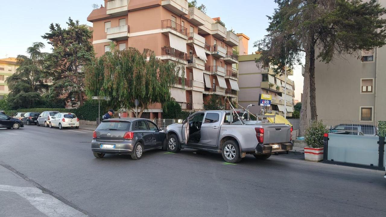 Sassari, mancata precedenza: lo scontro all’incrocio è violento