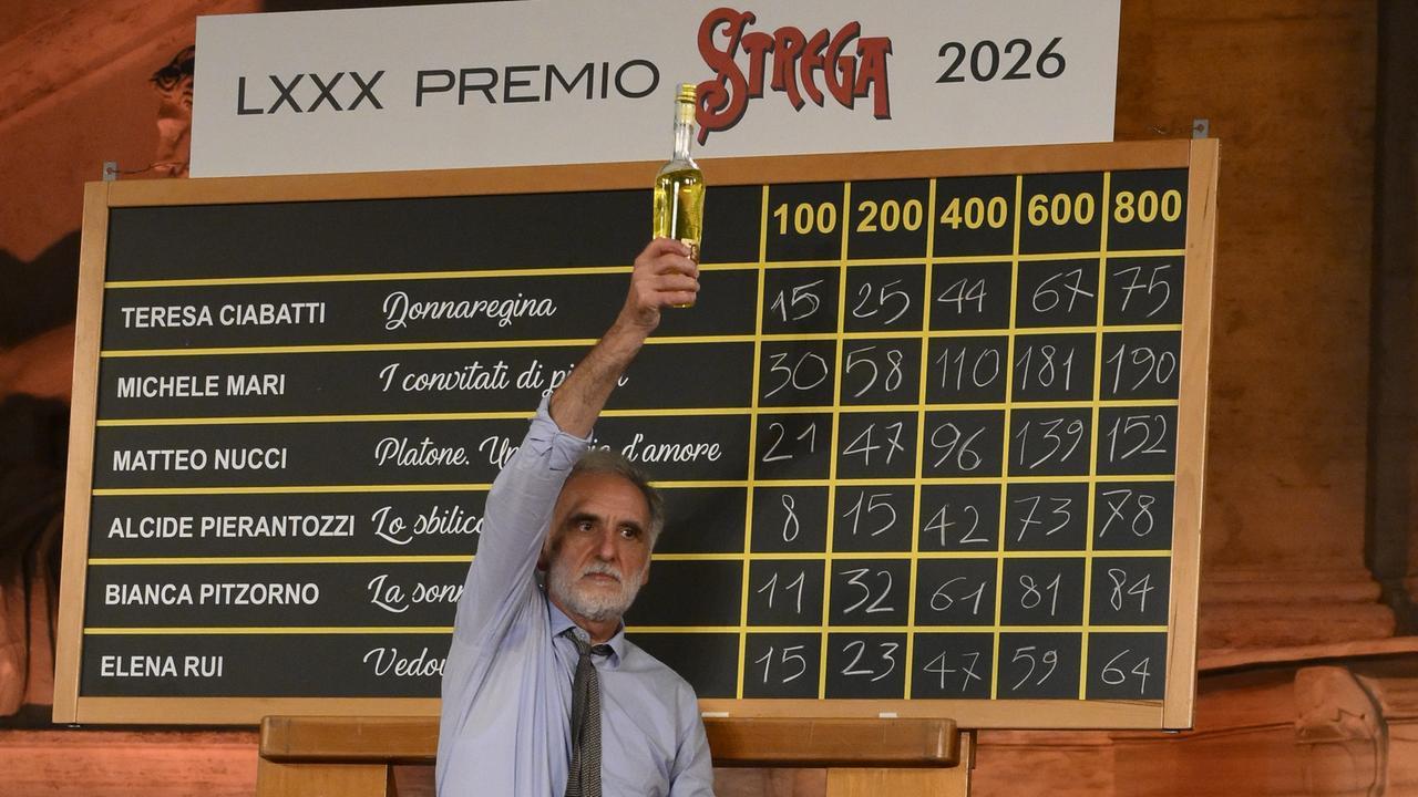 Premio Strega, trionfa Michele Mari: la vittoria e le polemiche su Michela Murgia