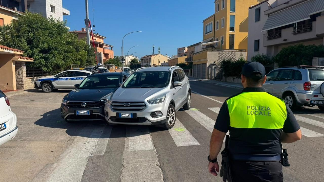 Alghero, tamponamento tra auto: un uomo finisce in pronto soccorso