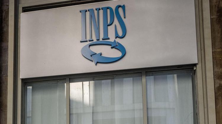 Sale l’età di pensionamento, donne con meno contributi, salari più bassi: il report dell’Inps sul lavoro
