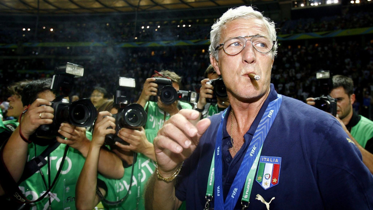 
	Marcello Lippi dopo il trionfo di Berlino nel 2006

