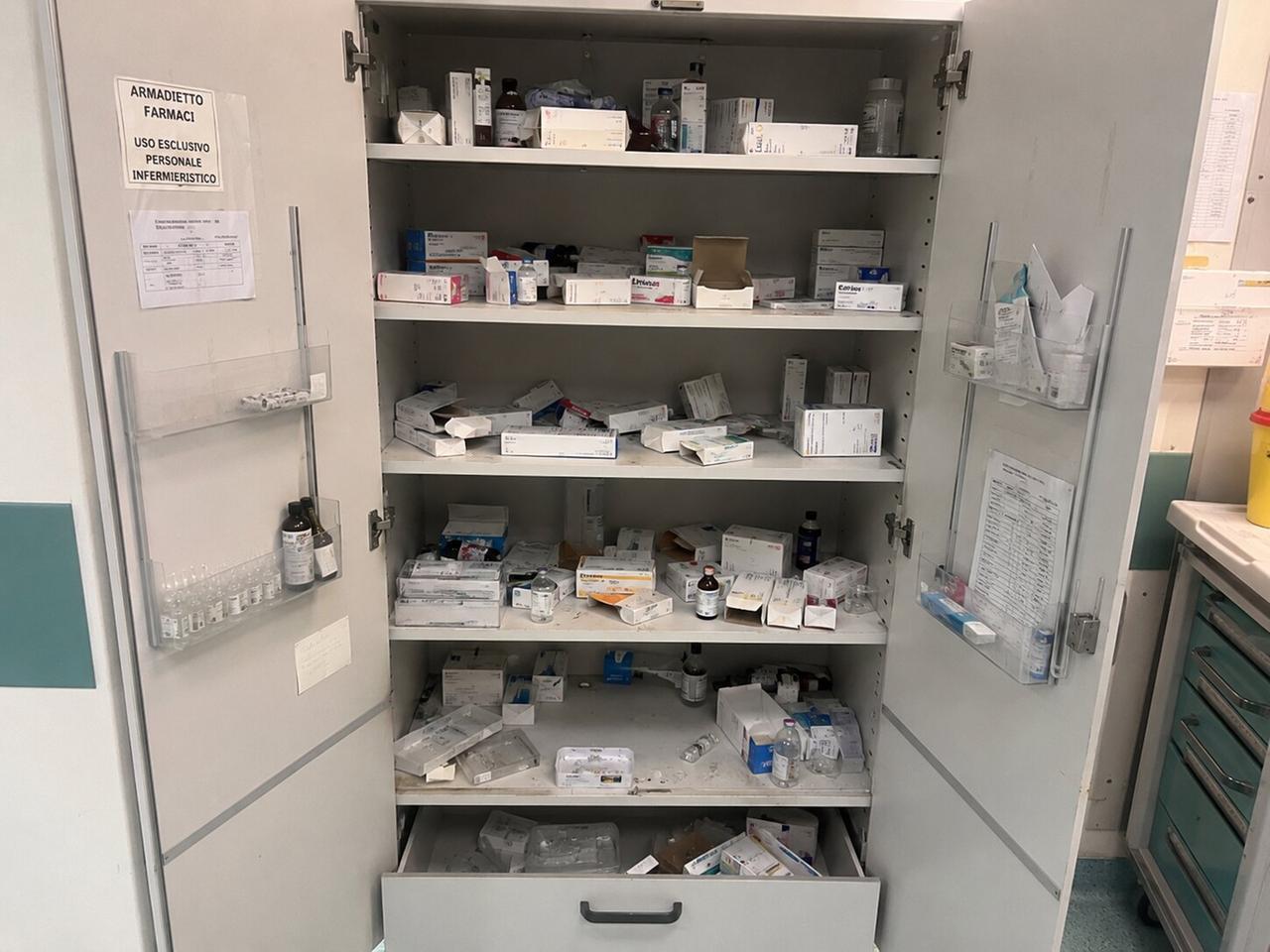 Ferrara, ruba i farmaci per darli all’amica: coppia denunciata al Pronto Soccorso