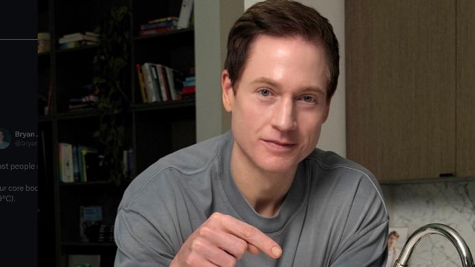 Bryan Johnson, “l’uomo che vuole vivere per sempre”, ha una malattia rara: «Il mio stomaco si sta autodistruggendo»