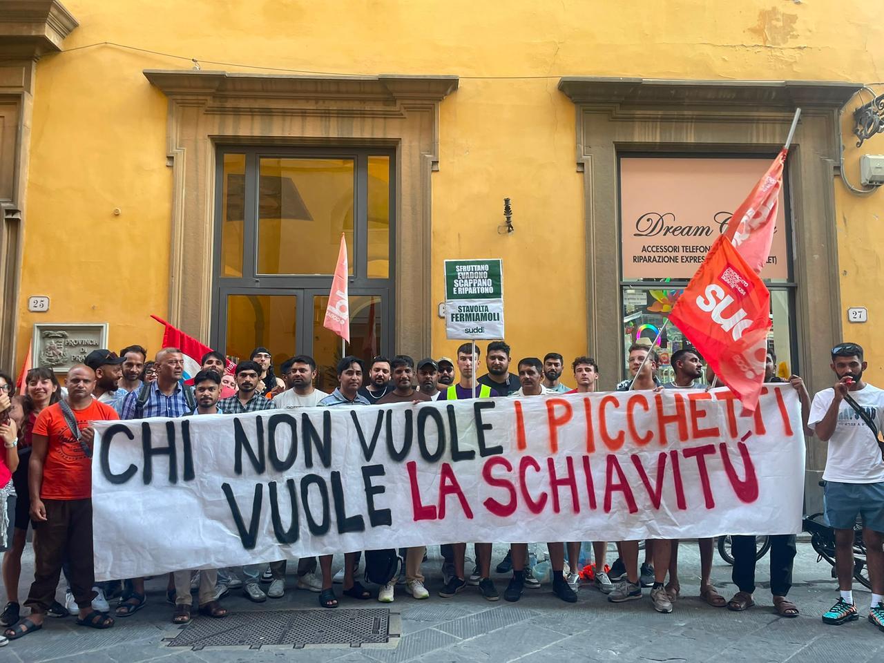 
	Il presidio degli operai davanti alla Provincia

