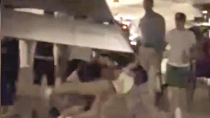 Raid in via Roma a Sassari: sgabelli contro la vetrina di un bar e botte ai clienti – La ricostruzione