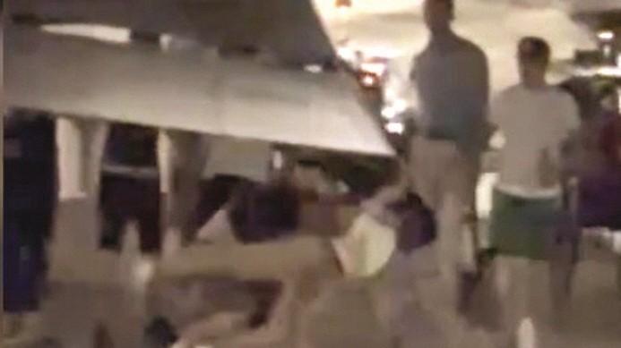 Raid in via Roma a Sassari: sgabelli contro la vetrina di un bar e botte ai clienti – La ricostruzione