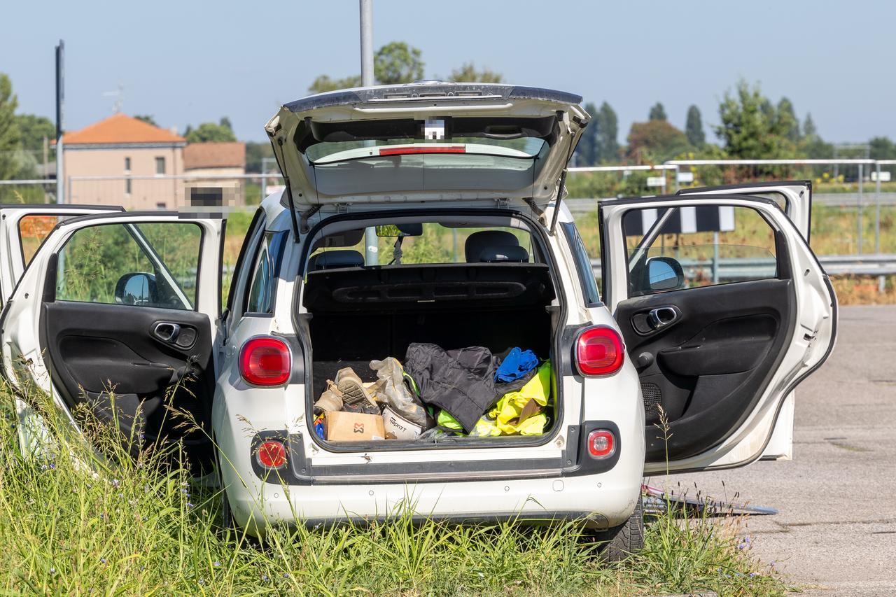 Ferrara, missione paramilitare: dieci ladri tentano di rubare vestiti di alta moda
