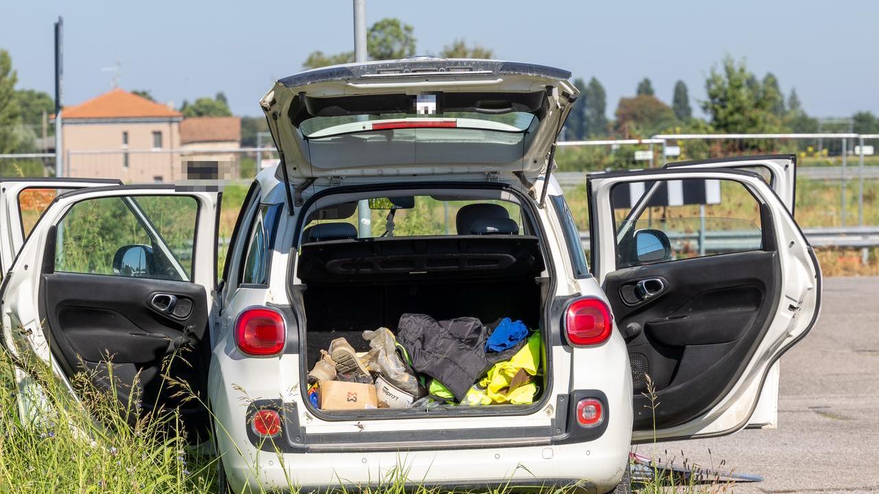 Ferrara, missione paramilitare: dieci ladri tentano di rubare vestiti di alta moda