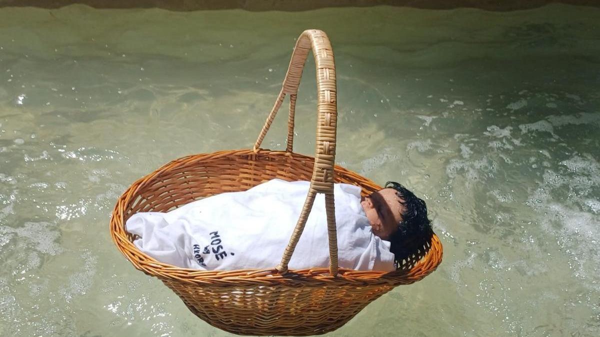 Ferrara, bambino abbandonato nella fontana: ma è una nuova installazione