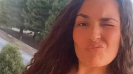 Mamma di 33 anni uccisa a coltellate dall’ex compagno, lui confessa per strada ai passanti: fermato