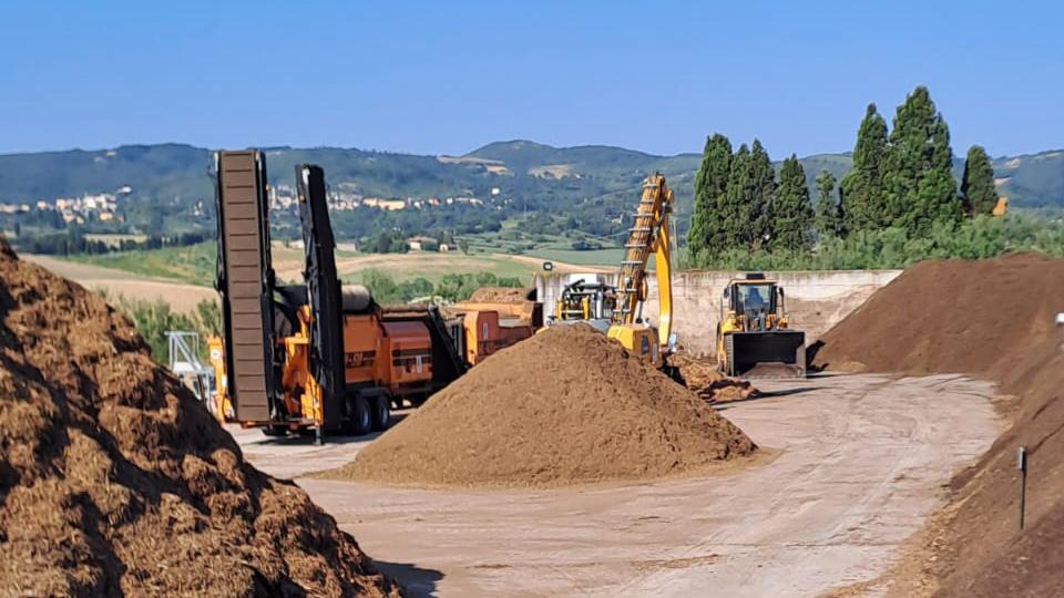 Dalla terra per la terra: la campagna di distribuzione “il terriccio buono 2026”