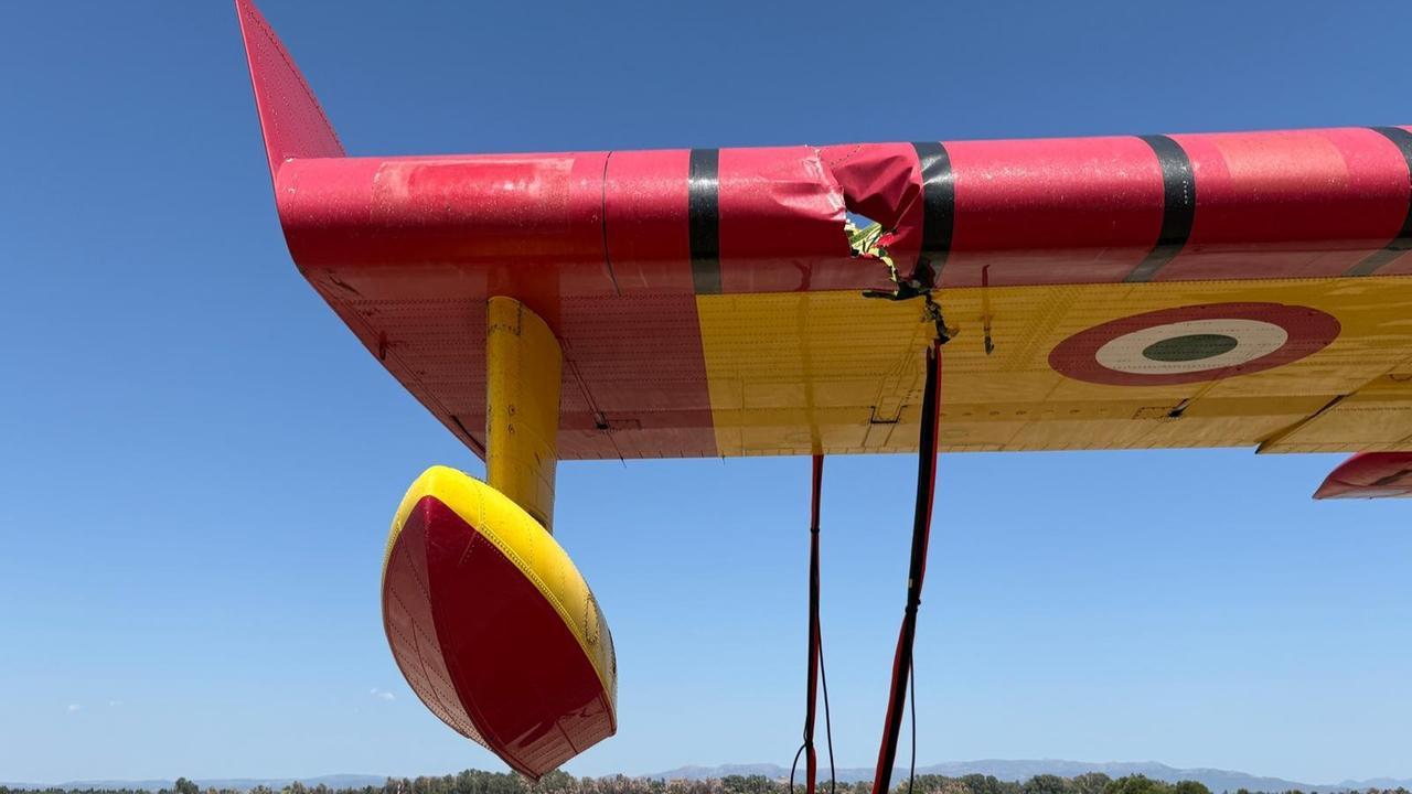 Tragedia sfiorata a Guspini, Canadair urta il cavo del Superpuma: doppio atterraggio di emergenza – Cosa è successo