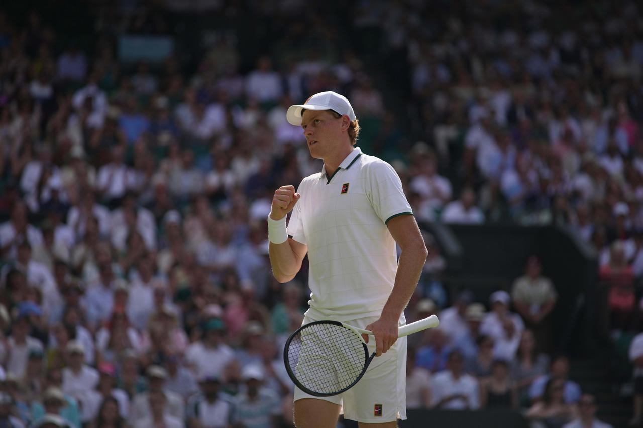Wimbledon, Sinner – Djokovic: l’azzurro avanti di due set (6-4, 6-4). Jannik ora vede la finale