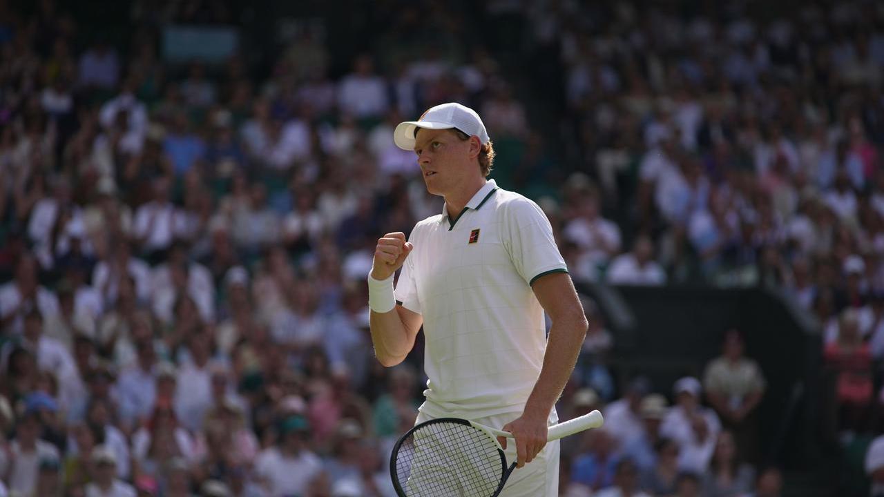 Wimbledon, Sinner – Djokovic: l’azzurro avanti di due set (6-4, 6-4). Jannik ora vede la finale