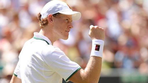 Jannik Sinner ha battuto Djokovic ed è in finale a Wimbledon