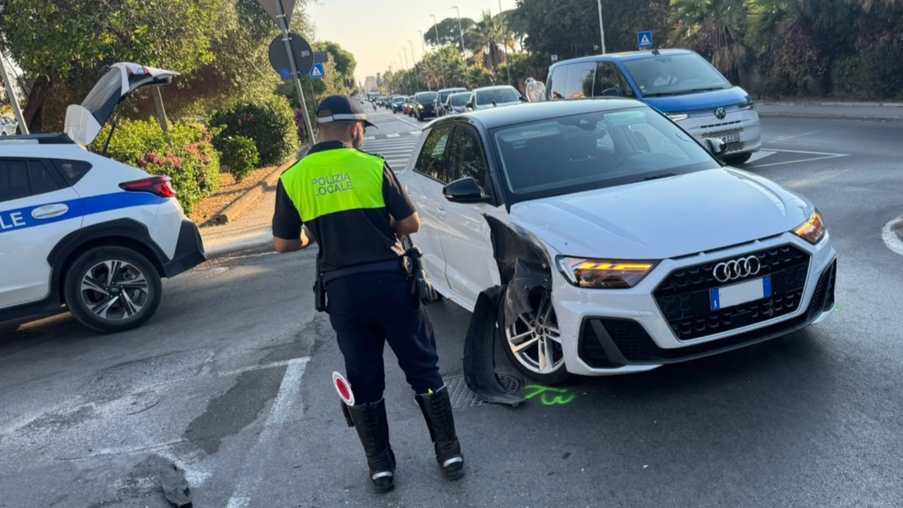 Ancora uno schianto nella rotatoria del Caragol: paura all'ingresso di Alghero