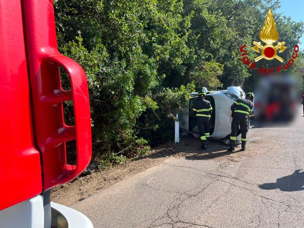 Paura in strada: un’auto si ribalta: cos’è successo