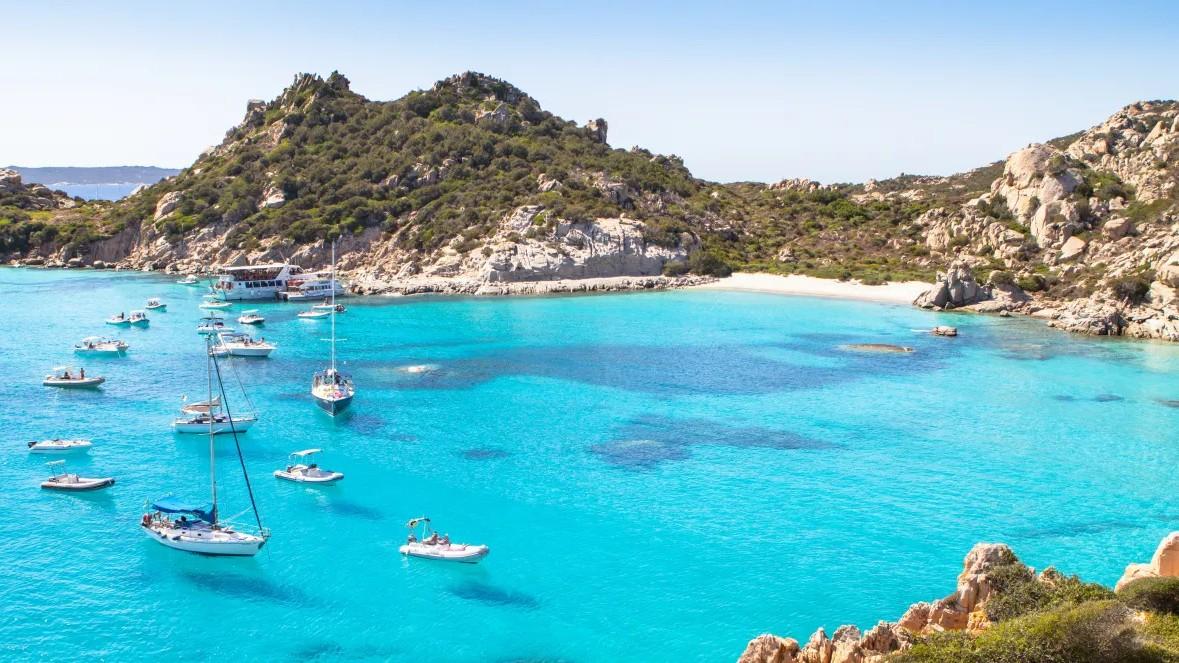 
	Cala Corsara nell'acipelago della Maddalena (immagine di copertina nel reportage)

