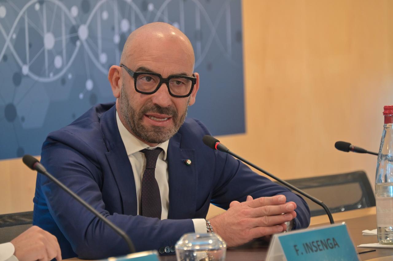 Bassetti: «Basta negazionisti e imprudenti, oggi di caldo estremo si muore»
