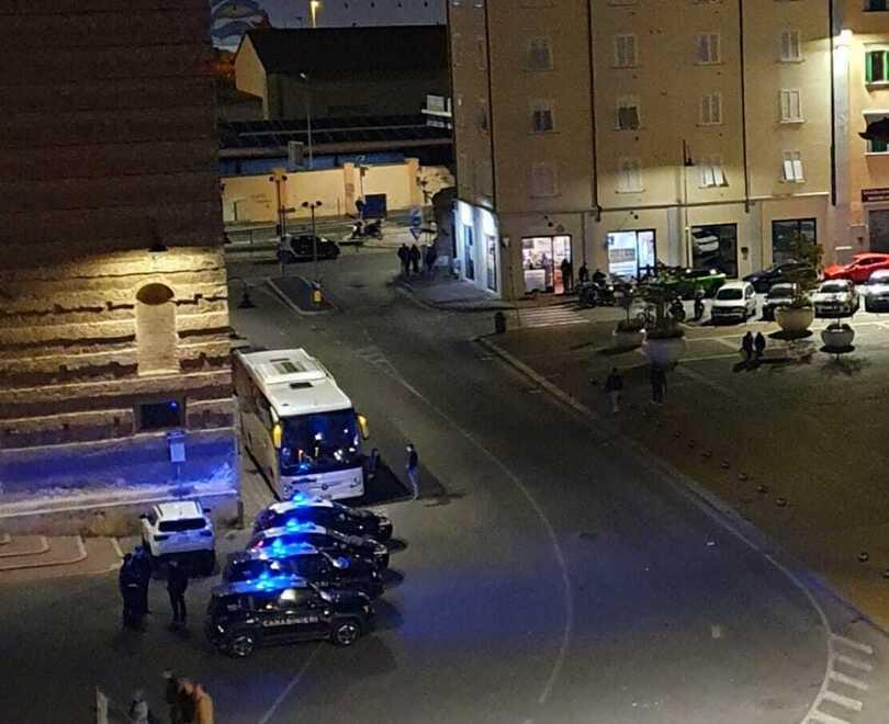 Livorno, vetri rotti e lancio di oggetti: altra notte di caos in Venezia<br>
