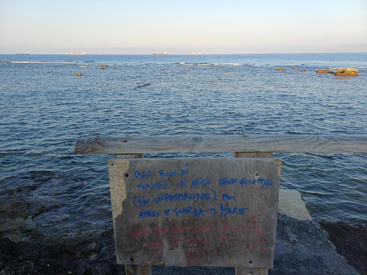 Livorno, spunta un’ode al mare fai da te