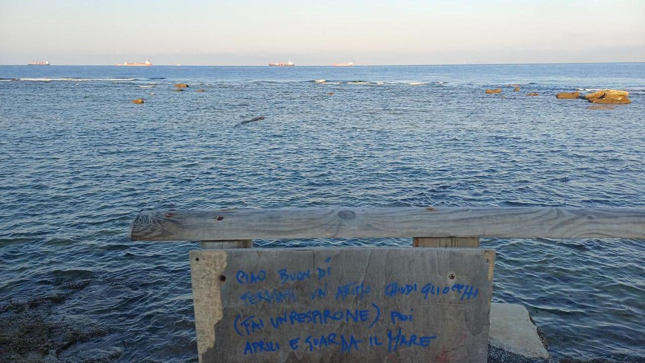 Livorno, spunta un’ode al mare fai da te