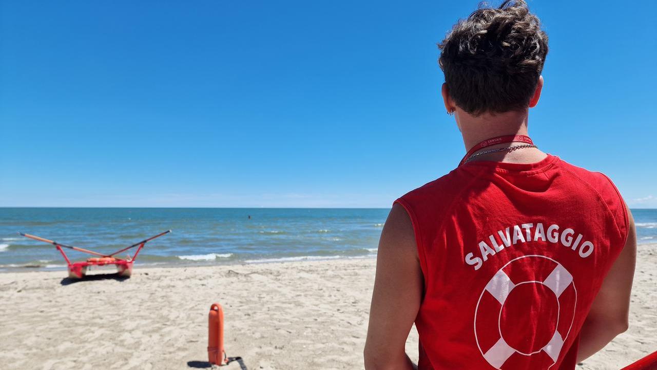 Lido di Spina, arrivano i bagnini in spiaggia libera