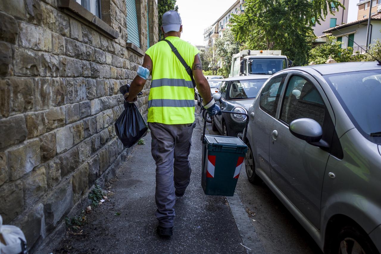 Livorno, aumenta ancora la tassa sui rifiuti: di quanto sarà l'incremento medio