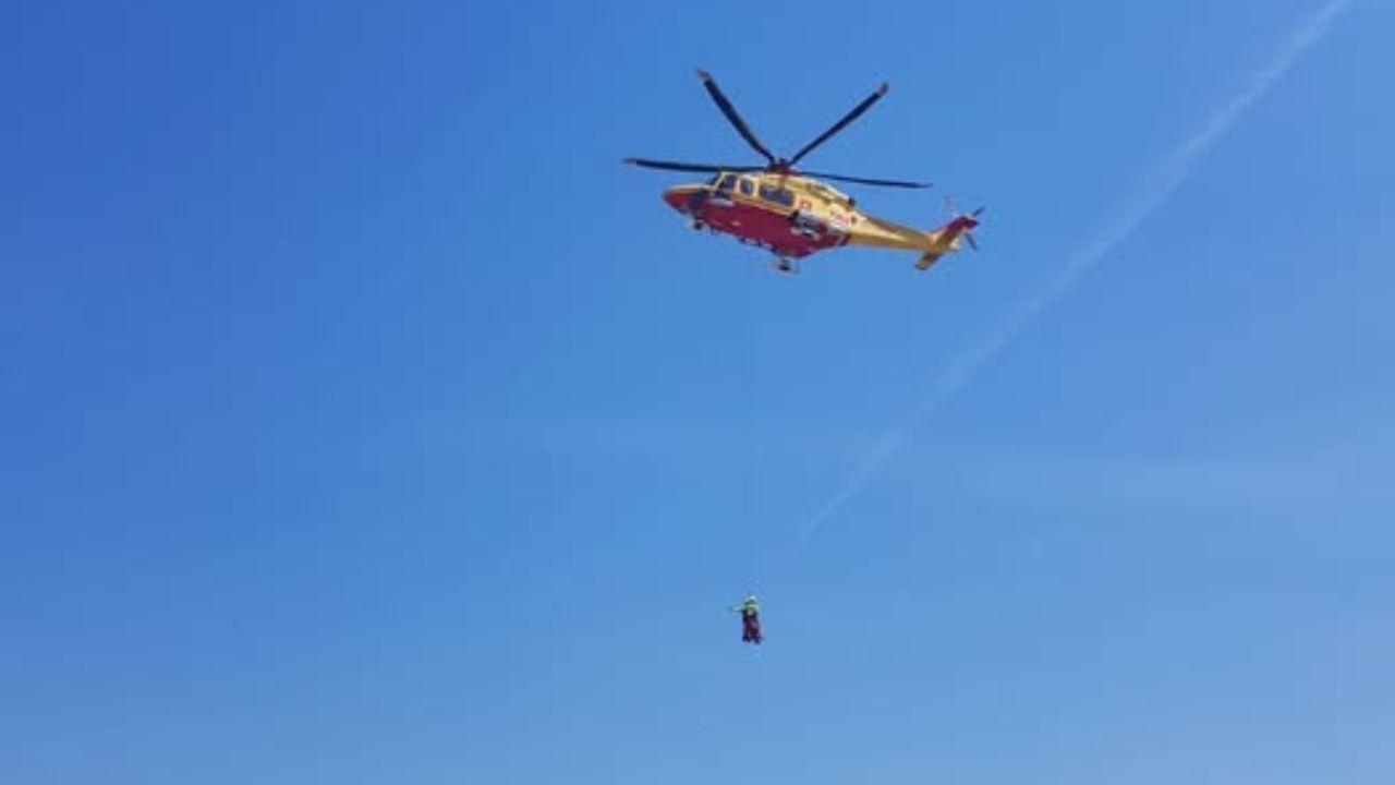 Malore in mare a Marina di Vecchiano: rianimato sulla spiaggia