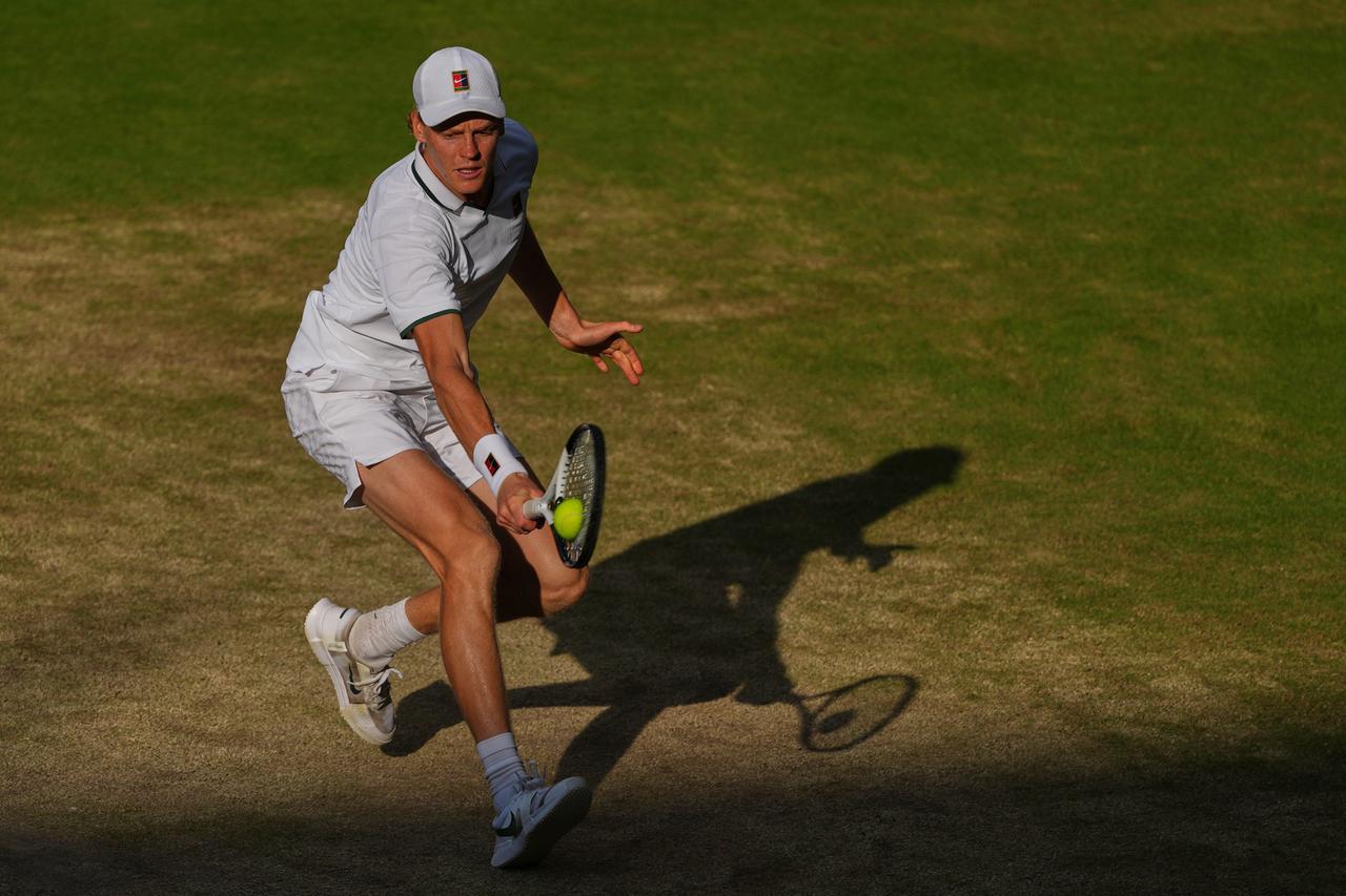 Wimbledon, Sinner-Zverev: il tedesco vince il primo set, Sinner risponde 6-7 7-6 – DIRETTA