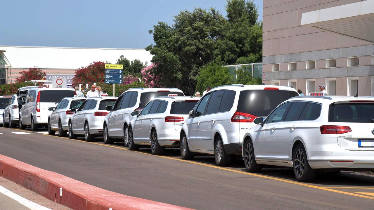 Olbia, aumentano turisti e residenti: più licenze per i taxi e gli Ncc