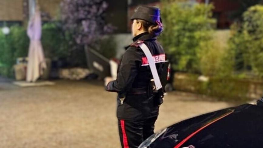 Rapina in villa nella notte: proprietario di casa ferito alla testa dai ladri