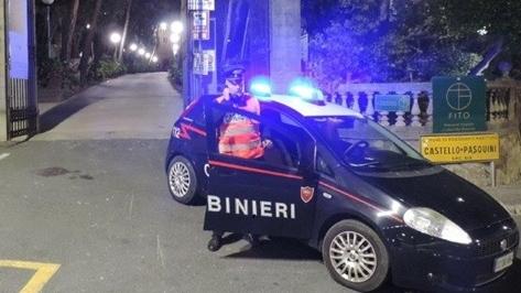 Una pattuglia dei carabinieri a Castiglioncello (Foto d’archivio)