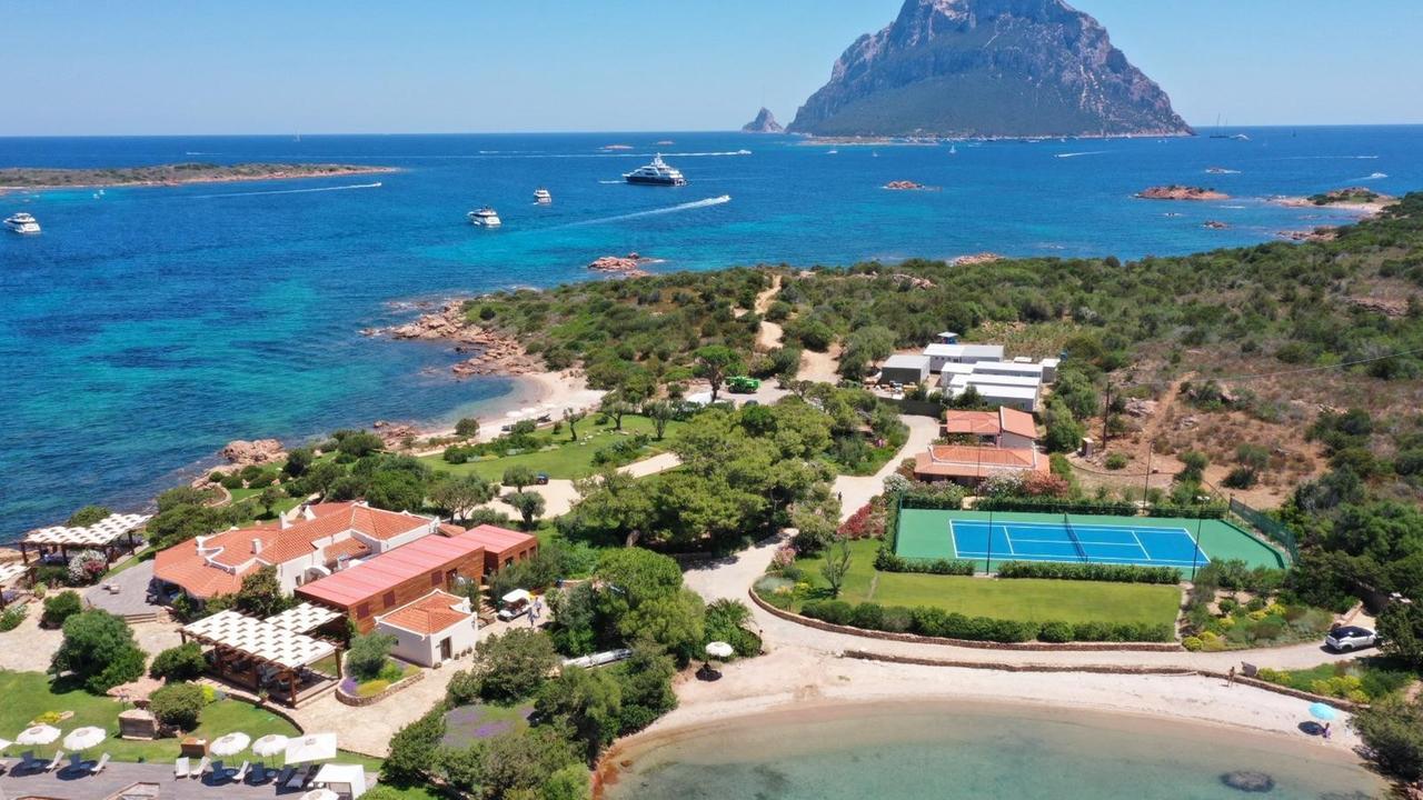 Spari e danneggiamenti a Cala Finanza: è giallo. Indagano i carabinieri
