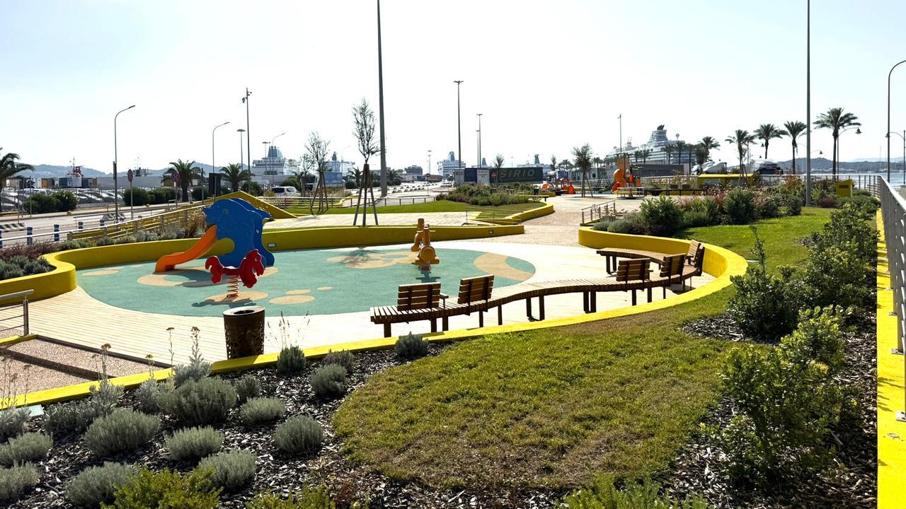 Olbia, all’Isola Bianca prati, panchine e giochi per bambini: apre la nuova area verde