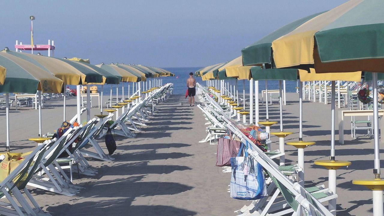 Versilia, le spiagge date in concessione agli imprenditori più virtuosi – Il bando di gara e i criteri dell’offerta: come funziona